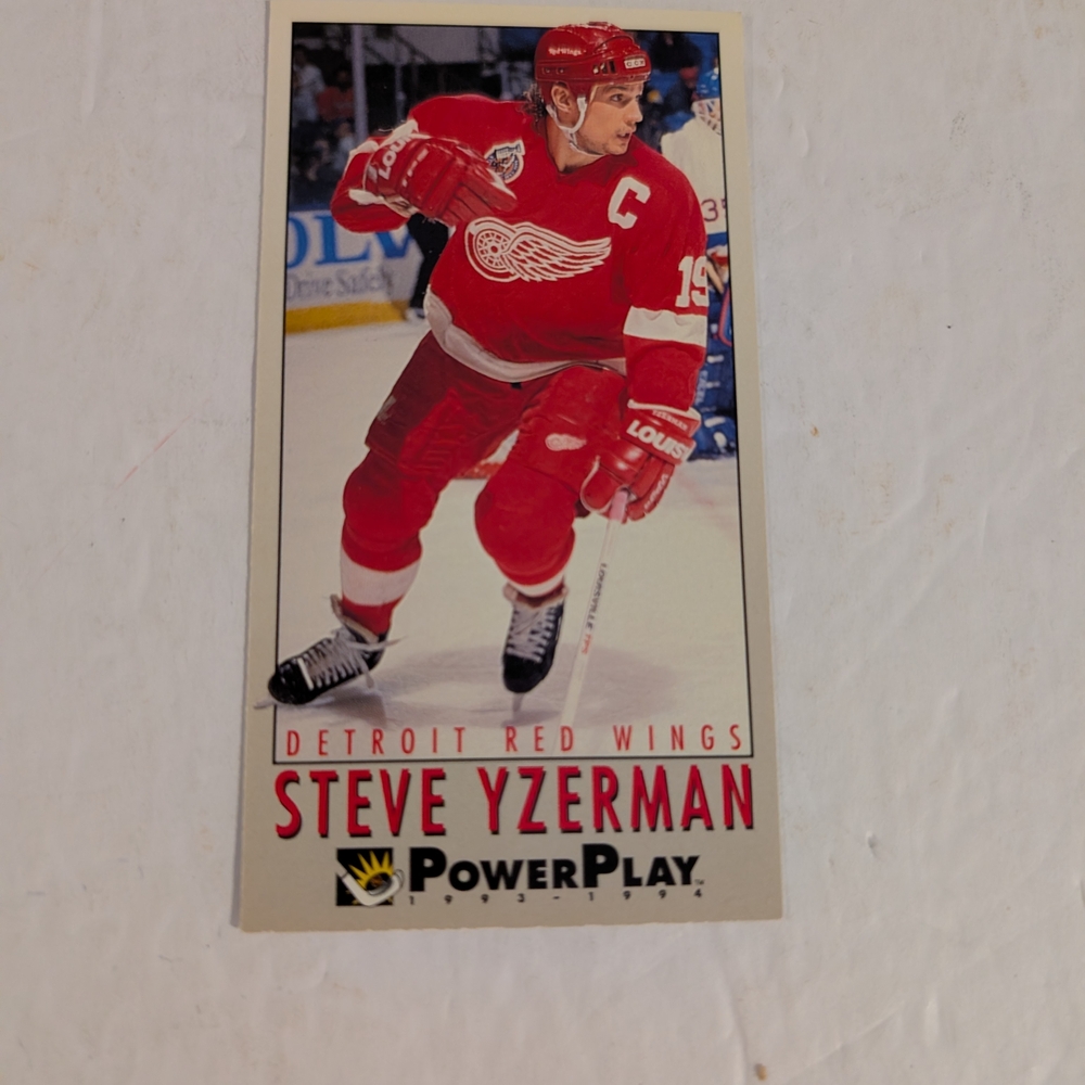 Fleer 1993-94 Powerplay Detroit Red Wings Steve Yzerman Card #77 Tallboy